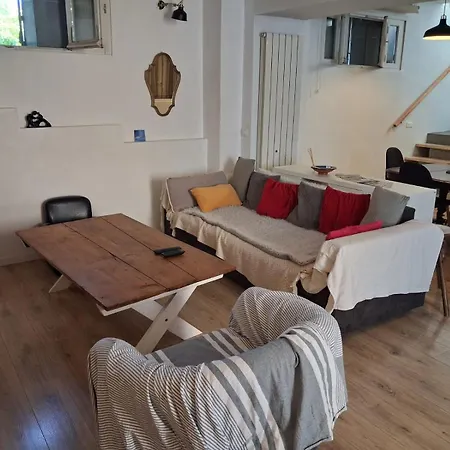 Authentique Maison De Village A Avec Patio Holiday home